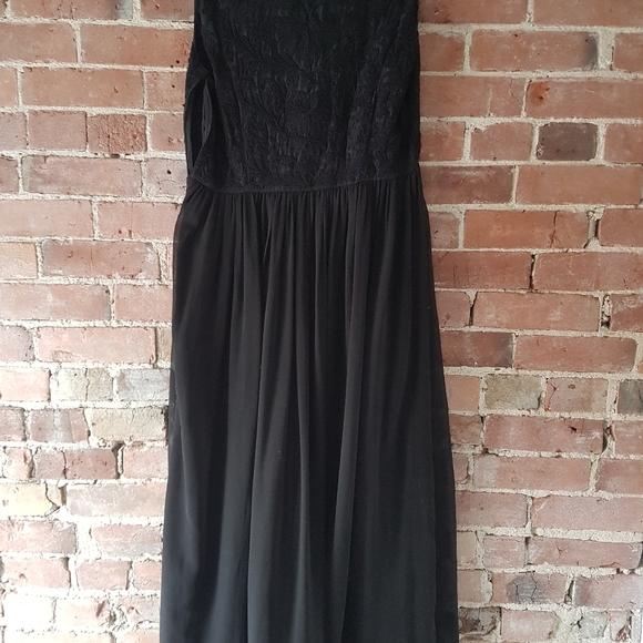 Formal dress - Picture 4 of 5